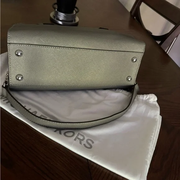 Michael Kors Authentic Michael Kors Grey Lock & Key Purse - Picture 3 of 15